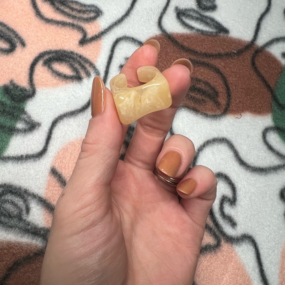 Cream Chunky Acrylic Ring - Picture 3 of 5
